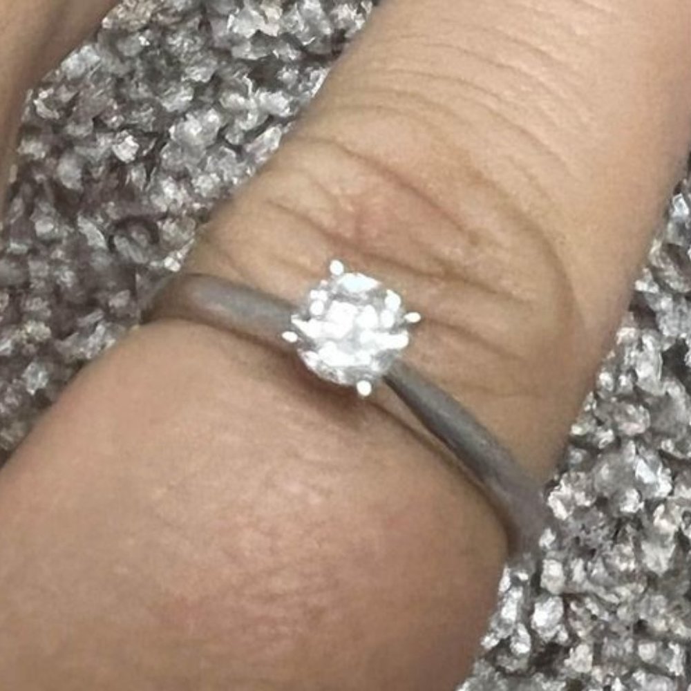 Engagement ring - Picture 3 of 3